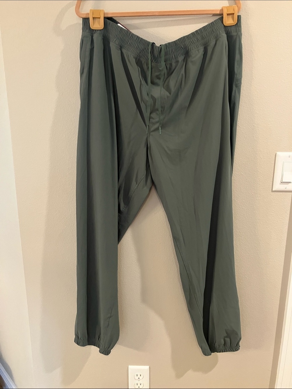NWT GAP Men's Olive Drawstring Joggers